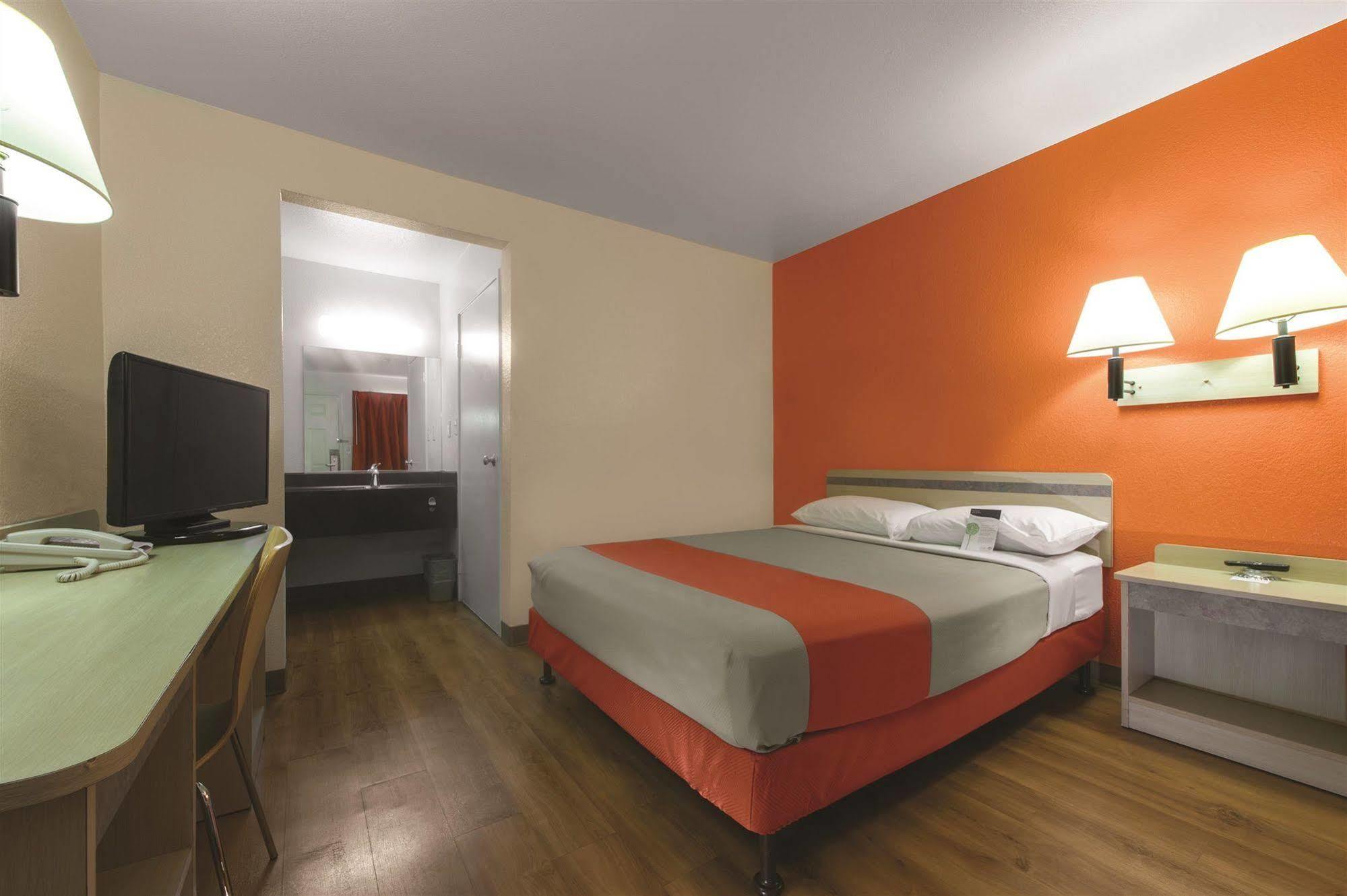Motel 6-Leominster, Ma Екстер'єр фото